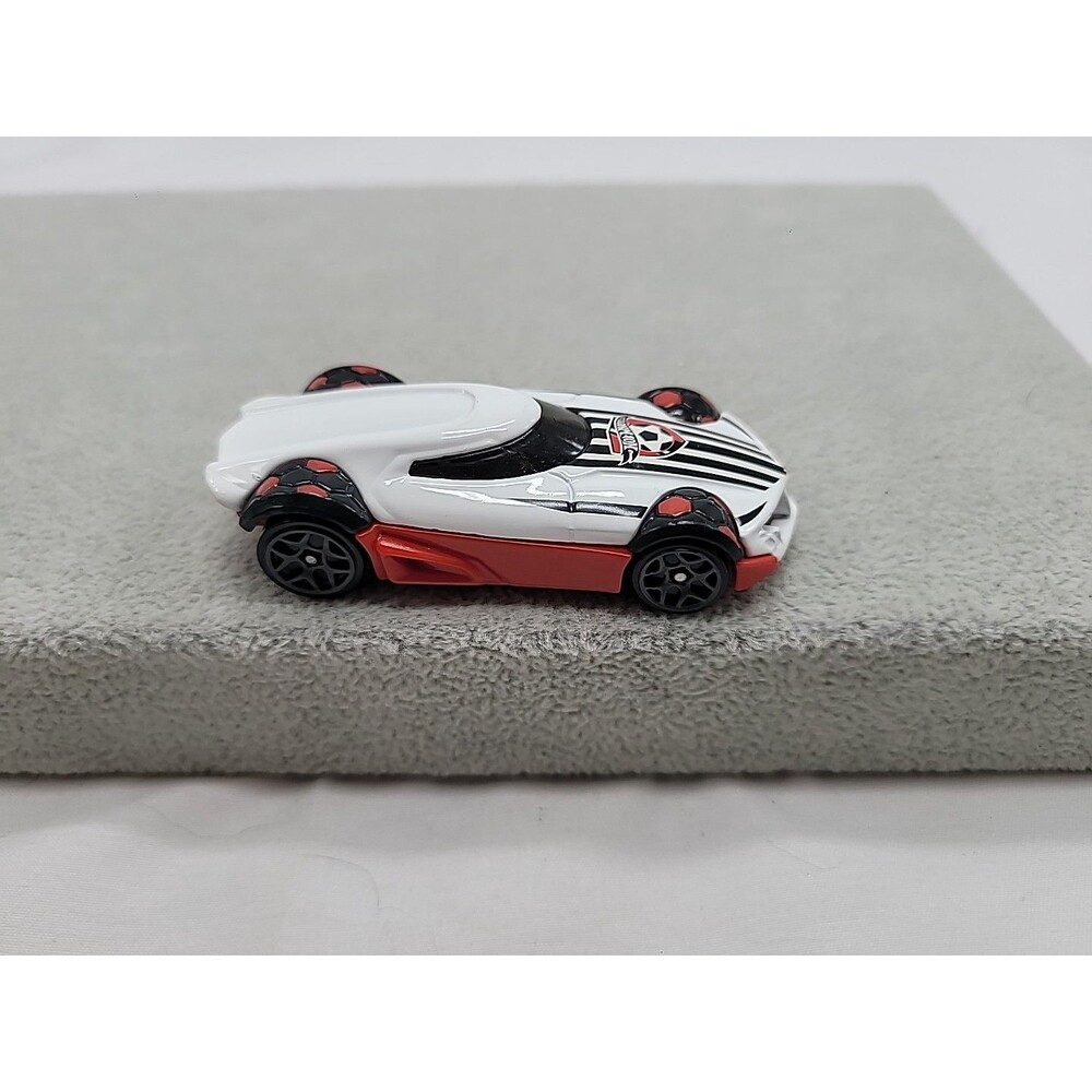 2013 Hot Wheels MR11 white/red soccer ball Car 1:64 BDD12